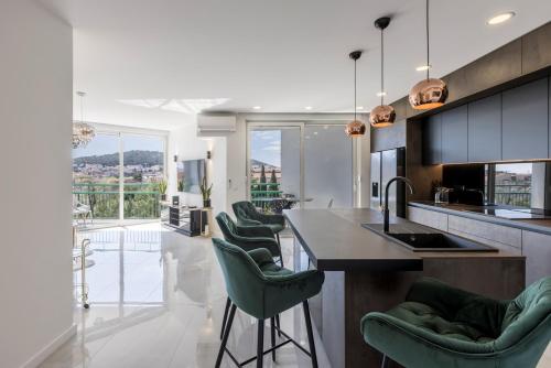 Carmen - Luxury 2-Bedroom Apartment - Downtown