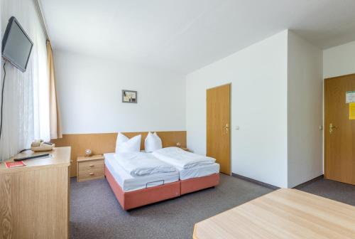 Säng eller sängar i ett rum på Hotel Heidenschanze