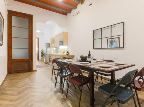 Historic 1847 Building, 120m2, Gothic Quarter