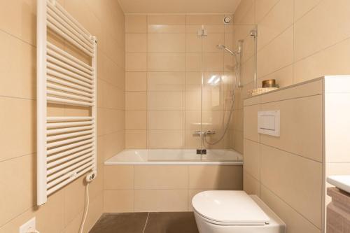 Kúpeľňa v ubytovaní Les Terrasses de Lavaux 1 - Appartement de luxe avec vue panoramique et piscine