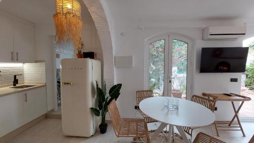 New Boho Home with Balcony, Private Garden and Communal Pool