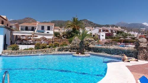 New Boho Home with Balcony, Private Garden and Communal Pool