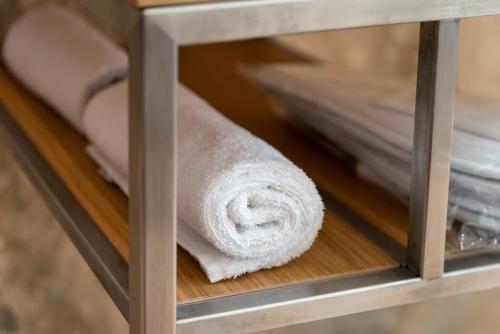 a roll of towels sitting on a shelf at Relais Villa Grazianella | UNA Esperienze in Acquaviva