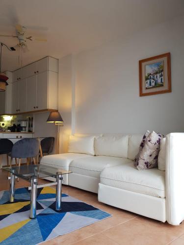 Modern, cozy studio