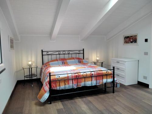 a bedroom with a bed and two night stands and a dresser at "Vento di Levante Suite" , nuova struttura in collina in Casarza Ligure