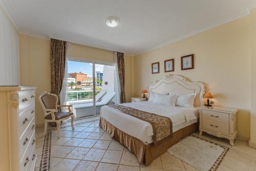 Flamingo Suites Boutique Hotelにあるベッド