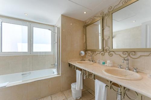 Flamingo Suites Boutique Hotelにあるバスルーム