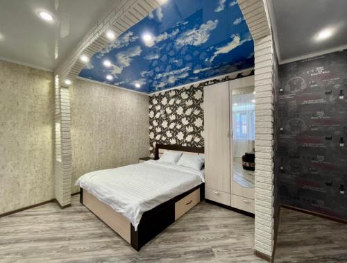 Postel nebo postele na pokoji v ubytování 1-комн. квартира целиком Интернациональная 32 с гостиничным сервисом