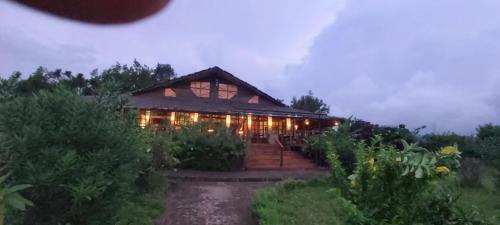 Un jardín fuera de Nature Lodge