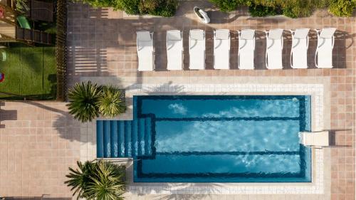 La alberca dentro o cerca de Tsourlakis Residence, an oasis of tranquility, By ThinkVilla