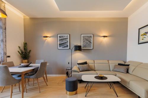 Sunset Bridge Apartment
