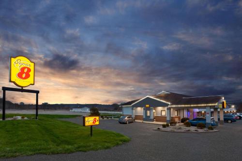 Super 8 by Wyndham Newcomerstown – Photos 2