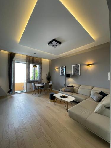 Sunset Bridge Apartment