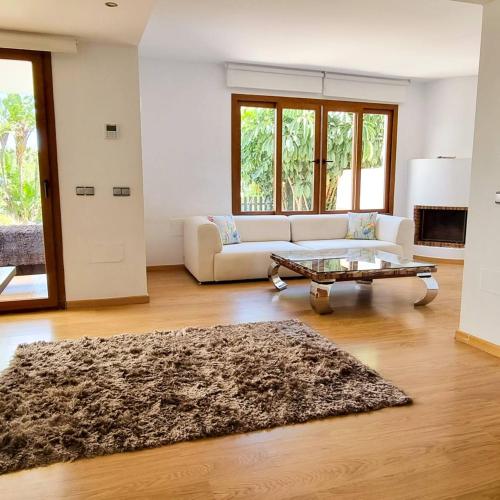 NEW VILLA , Reserva del Higuerón, Benalmádena – Precios ...
