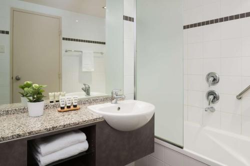 Esplanade Hotel Fremantle - by Rydges tesisinde bir banyo