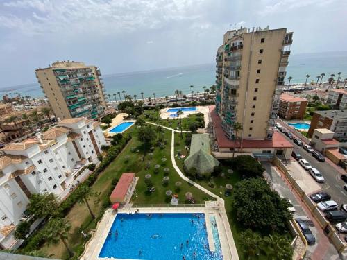 PRECIOSO APARTAMENTO EN PRIMERA LINEA DE PLAYA., Benalmádena ...