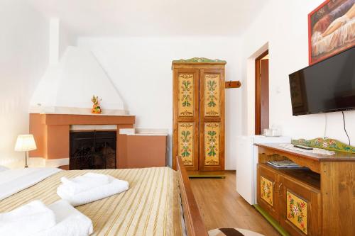 Un pat sau paturi într-o cameră la Casa Rasnoveana