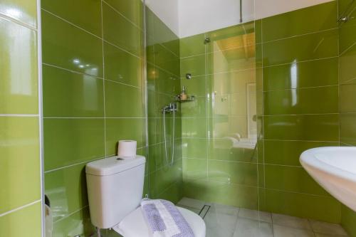 Ένα μπάνιο στο Fouxia Apartments and Studios 