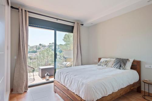 Precioso apartamento en Begur al lado de la playa Racó de Pals 객실 침대