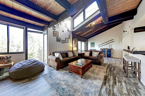 Chalet Court Manor – Photos 4