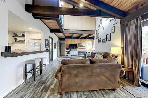 Chalet Court Manor – Photos 5