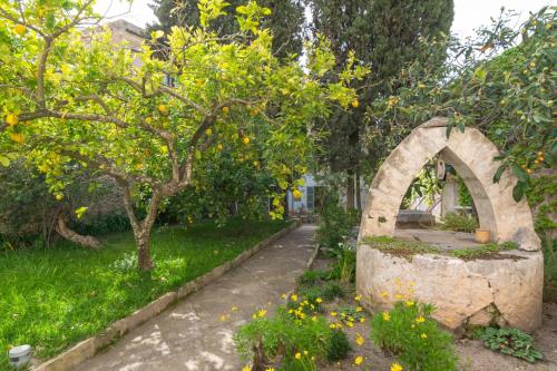an archway in a garden with an orange tree at Josep Sanxo de La Jordana 12 in Artá