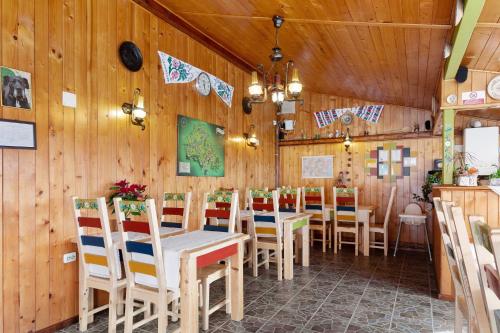 Restoran ili neka druga zalogajnica u objektu Casa Rasnoveana