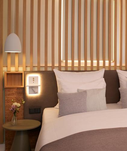 a bedroom with a bed and a table with a lamp at DEINHARD's in Bernkastel-Kues