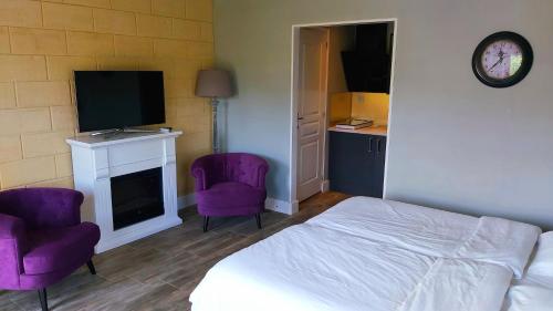 Ένα ή περισσότερα κρεβάτια σε δωμάτιο στο BonBon Chambre d'hôtes