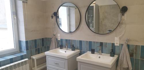 Ένα μπάνιο στο Apartament Monopoli