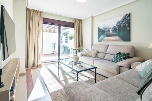 Amazing 2-Bedroom Retreat in Nueva Andalucia, Steps from Centro Plaza