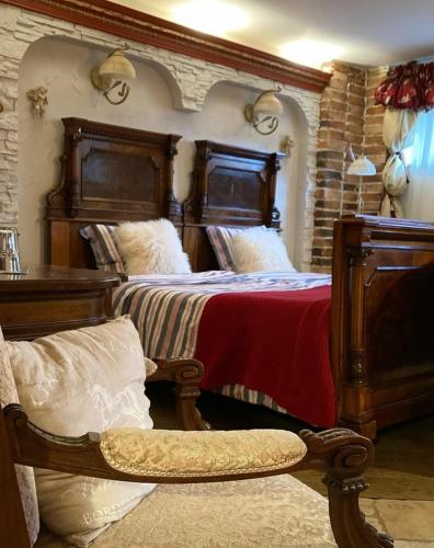 a bedroom with two beds and a bench in it at Ach to tu in Malbork