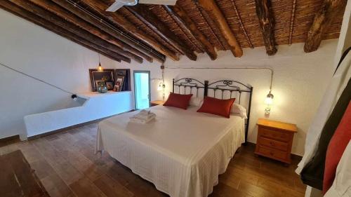Giường trong phòng chung tại Casa rural zumbajarros