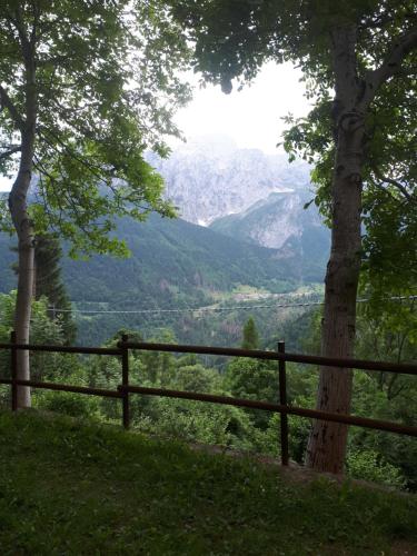 Vista general d'una muntanya o vistes d'una muntanya des de la casa o xalet