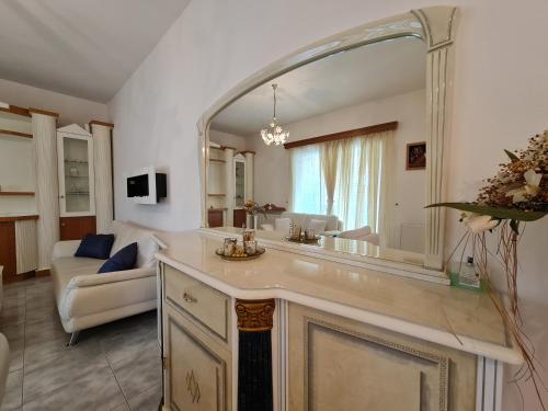 TV a/nebo společenská místnost v ubytování Myrtia Guest House