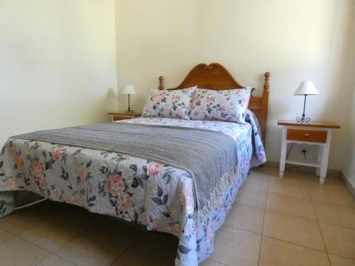 Letto o letti in una camera di Núcleo de Turismo Rural Valle de Iruelas