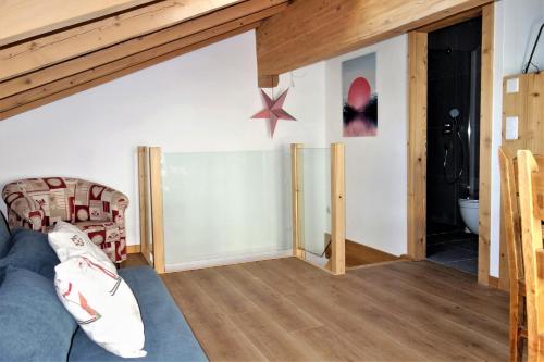 a living room with a couch and a star on the wall at Chalet des Alpes NATURE & MOUNTAIN by Alpvision Résidences in Prarion