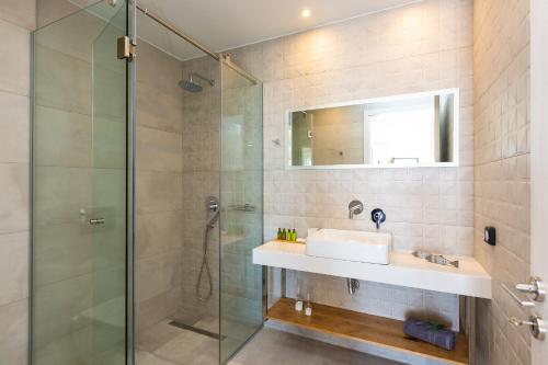 Koupelna v ubytování Villa Smili-Naiades/3 bedrooms, luxury, beachfront