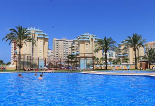 The swimming pool at or close to Miradores del Puerto