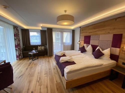a bedroom with a large bed in a room at Aktiv- und Wellnesshotel Gutjahr in Abtenau