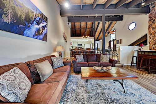 Lake Village Manor B – Photos 3