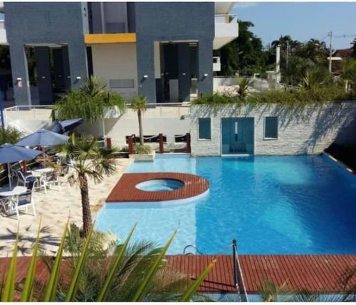 A piscina localizada em Vista para o Mar Lazer Completo Indaiá Home Club ou nos arredores