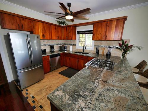 Dapur atau dapur kecil di Sandy Feet Retreat