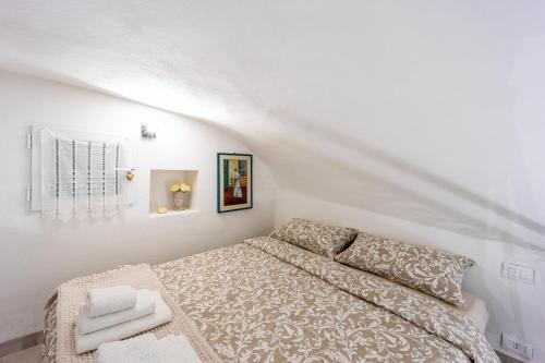 A bed or beds in a room at Casinò e Ariston Theatre studio apartment