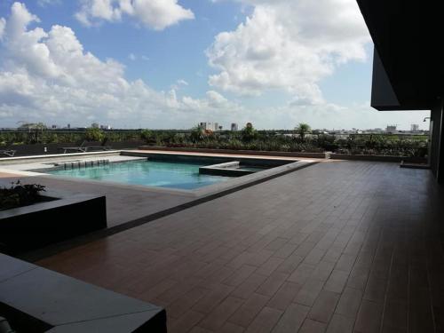 a large swimming pool on top of a building at Buyan Departamentos in Mérida