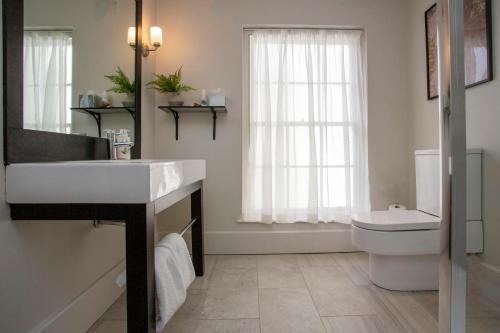 a bathroom with a sink and a toilet at The Grosvenor Arms in Shaftesbury