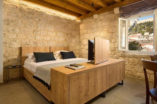 History Hvar Design Heritage Suitesにあるベッド