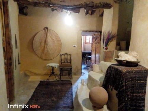 a living room with a table and a chair at NaInshal Siwa in Siwa