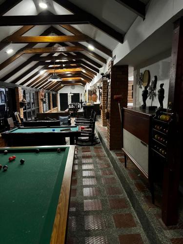 Biliár nebo kulečník v ubytování Inviting 14-Bed Villa in Toro Valle del Cauca