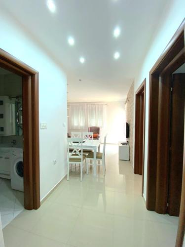 a kitchen and dining room with a table and chairs at Apartmani Kovačević in Kotor